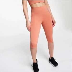 New NWT Calia Carrie Underwood Apricot Aura Powermove Knee Leggings Size Large